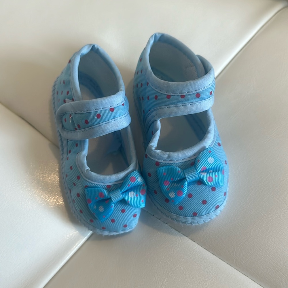 🍼 Baby Girl Softcloth Polka Dot Crib Shoes Blue Pink and White with bow